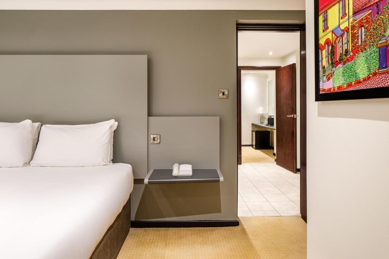 Отель Mercure Abbots Well 4*