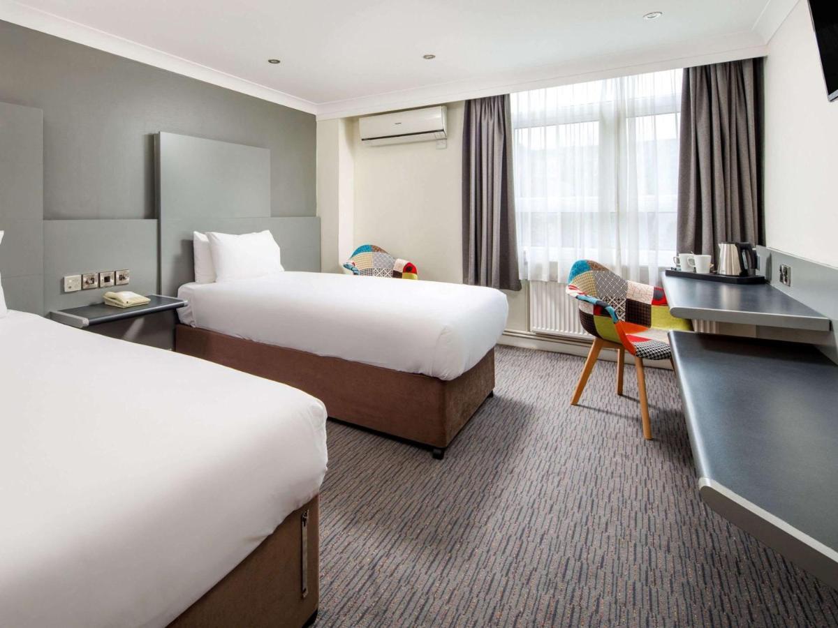 Отель Mercure Abbots Well 4*